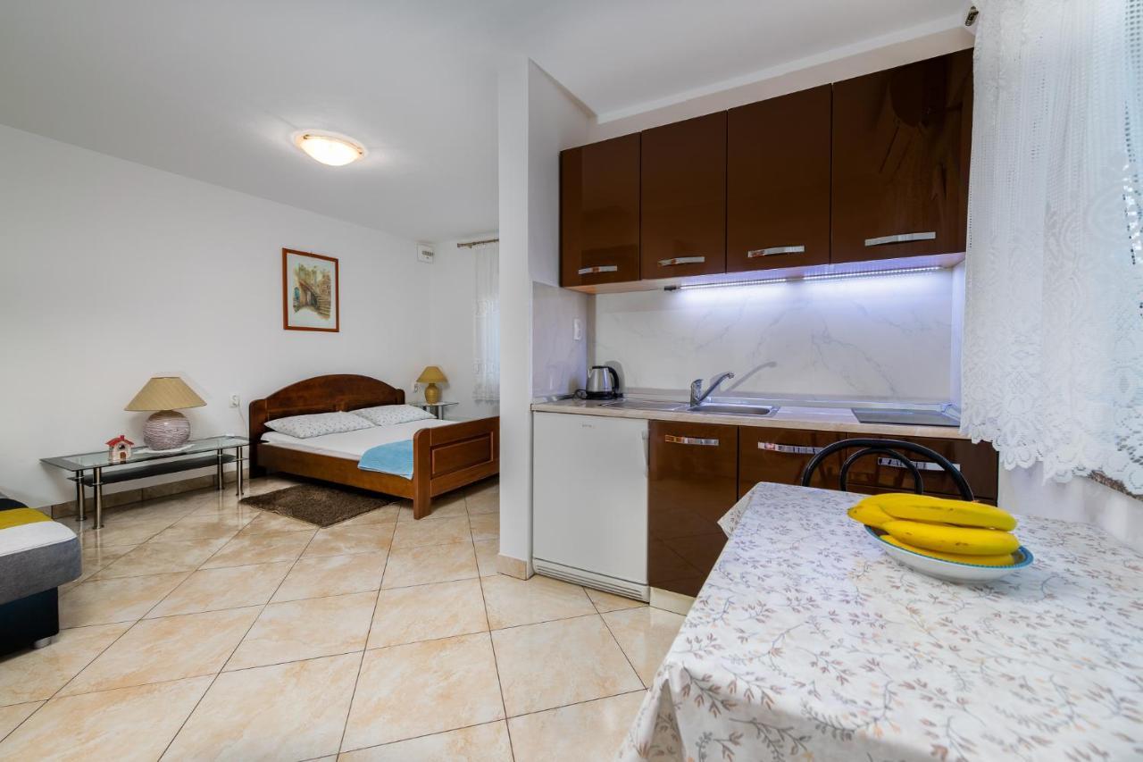 Apartments Melita Crikvenica Exterior foto